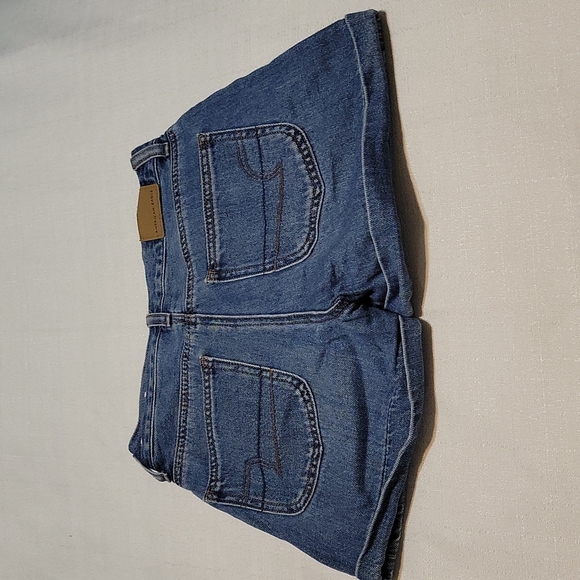 American Eagle medium wash rolled cuff mom short size 00 - Picture 4 of 6